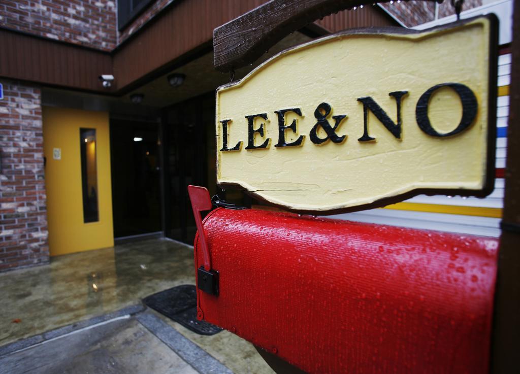 Lee & No Guesthouse Hongdae Seul Zewnętrze zdjęcie